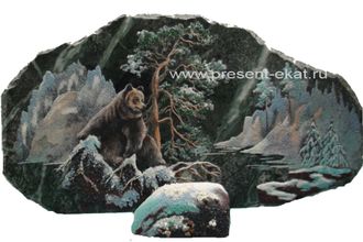 Картина настольная на камне змеевик Медведь в лесу