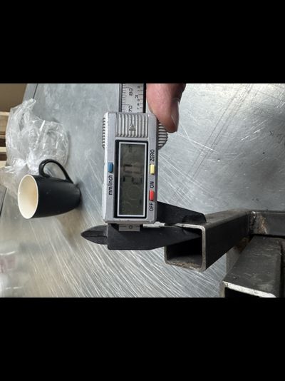 Т-образный коннектор 25*25*2 мм (черный металл без обработки)