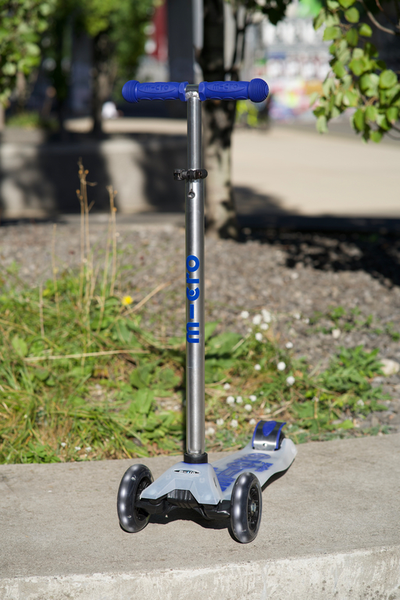 Самокат Maxi Micro Deluxe Flux LED Синий