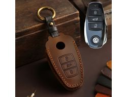 Чехол из коричневой кожи на ключ Фольксваген Туарег 2. Ручной коричневый шов