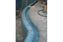 Облицовка бассейна мозаикой.