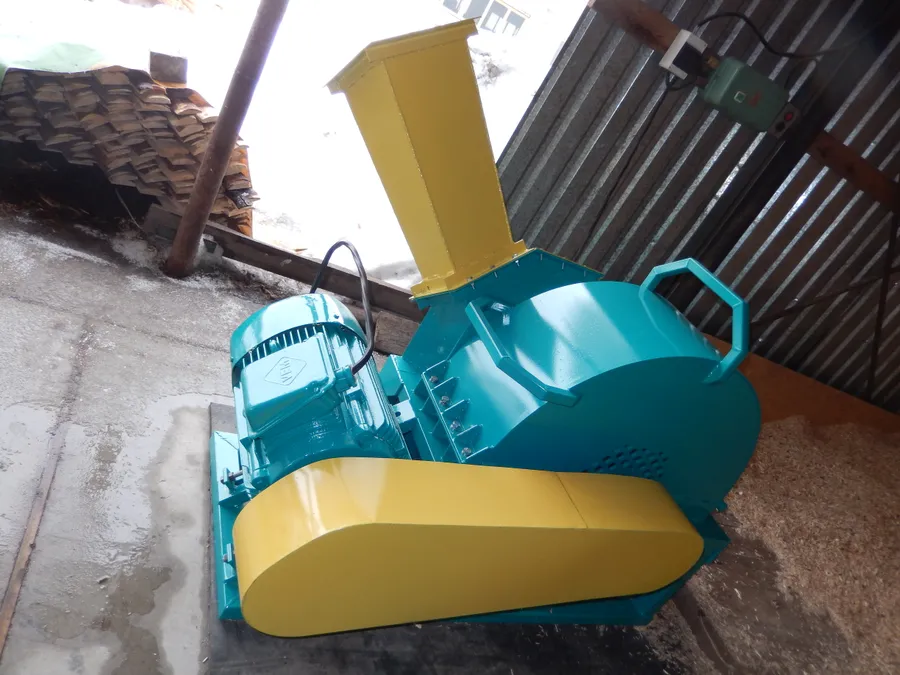 Вид сбоку РДМ-600 с удлинителем приёмной горловины.