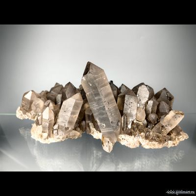 Рутил в кристаллах дымчатого кварца. Бразилия.  260*220*103мм (ААА)