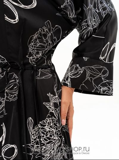 Женское платье-кимоно черного цвета с цветочным принтом