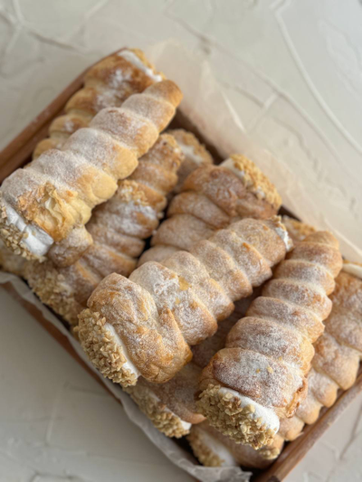 Трубочка с белковым кремом