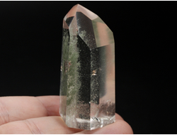 Кварц горный хрусталь с фантомами и хлоритом, кристалл полированный, Бразилия (56*29*25 мм, 61 г) №36854