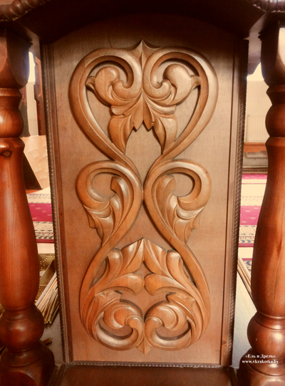 Резной аналой ручной работы