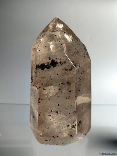 Горный хрусталь с включениями хлорита, гематита и рутила. Мадагаскар. 205*120*100мм. (ААА)