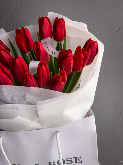 Букет красных тюльпанов "Роскошный" 15 шт