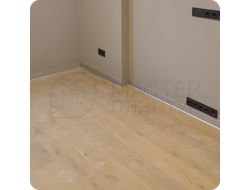 Плинтус алюминиевый ПЛ-100 3000х100х10 мм. Серебро матовое в интерьере 3