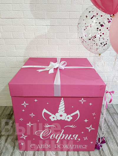 Малиновая коробка с воздушными шарами в стиле единорог