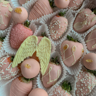 Клубника с голубикой в шоколаде