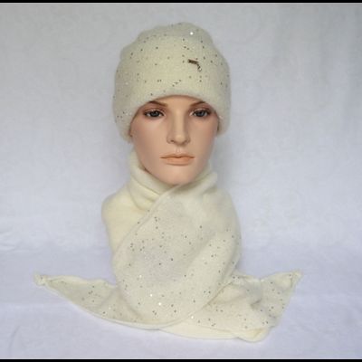 Белая женская шапка с отворотом  и пайетками Vizio Италия 6943 CRY