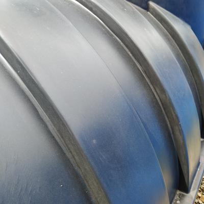 Ребра жесткости на корпусе подземной накопительной емкости 2000 литров U2000