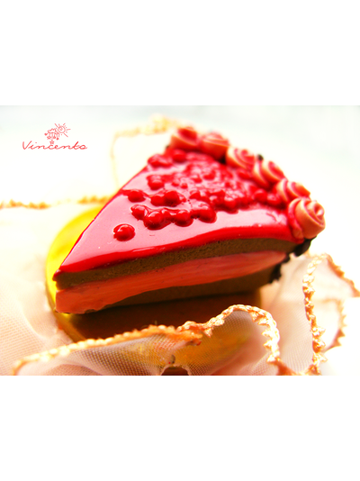 Ягодный тортик. Брошь в виде шоколадного тортика с ягодной начинкой из полимерной глины