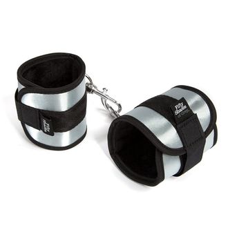 Серо-черные наручники Totally His Производитель: Fifty Shades of Grey, Великобритания