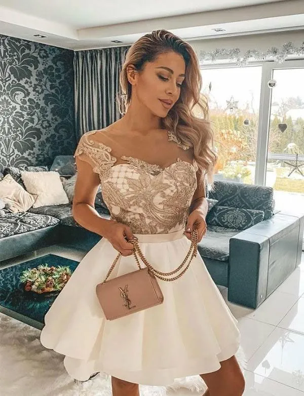 Большой доход милым девушкам