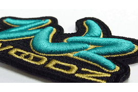 3д вышивка голубых букв