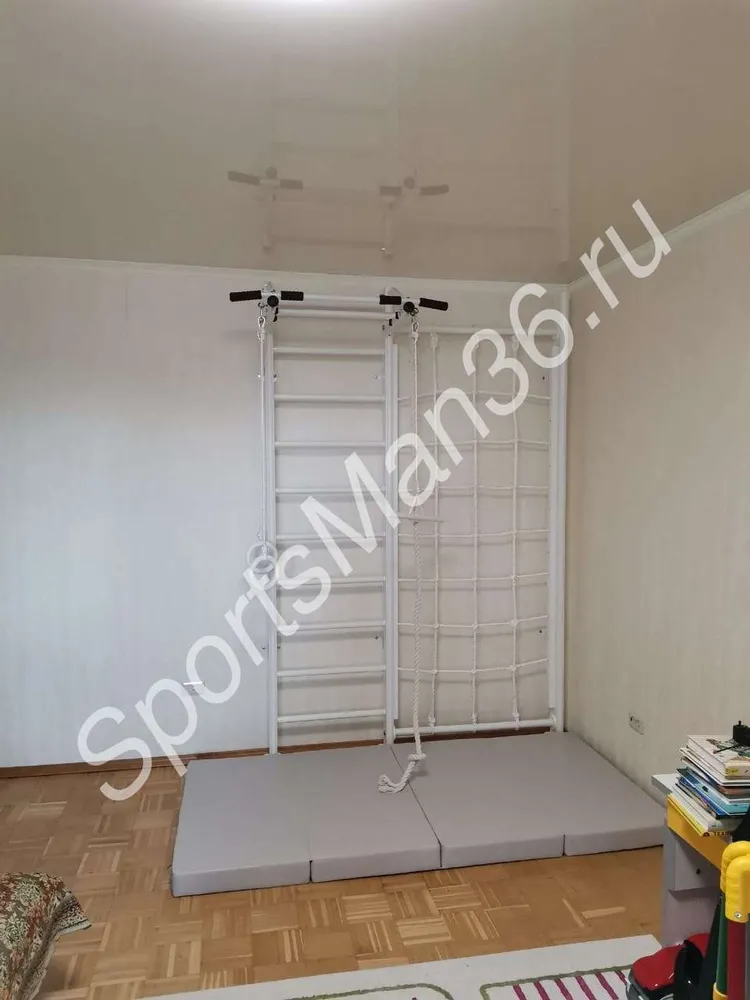 СПОРТИВНЫЙ КОМПЛЕКС KARUSSELL ARNOLD. Цвет дерева жемчуг, металл белый. Мат 2х1х0,1 складной, цвет пастель.