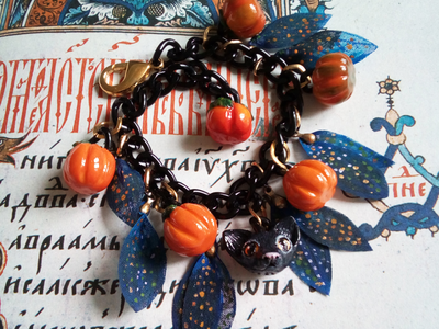 Браслет с тыковками и чёрным котом "Таинство сентября", необычное осеннее украшение