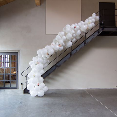 Разнокалиберная гирлянда из шаров