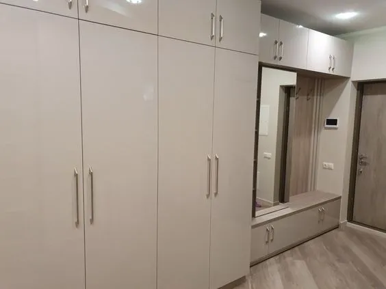 Прихожая, 4000 мм. Материал фасадов ЛДСП. Срок изготовления от 15 рабочих дней. Цена на момент заказа 62000 руб