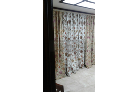 Шторы в комнату отдыха из двухсторонней ткани.