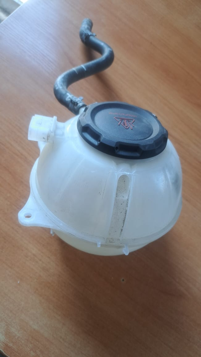 Расширительный бачок SKODA RAPID