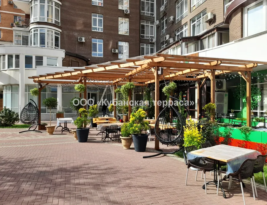 Деревянная пергола, летнее кафе