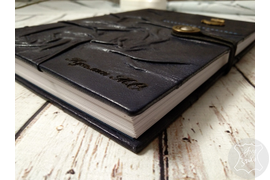 именной кожаный ежедневник в морском стиле, на обложке - бронзовый якорь и именная гравировка