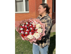 Ягодный букет с зефирными цветами