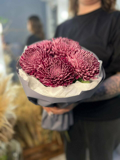 Букет из 5 хризантем бигуди