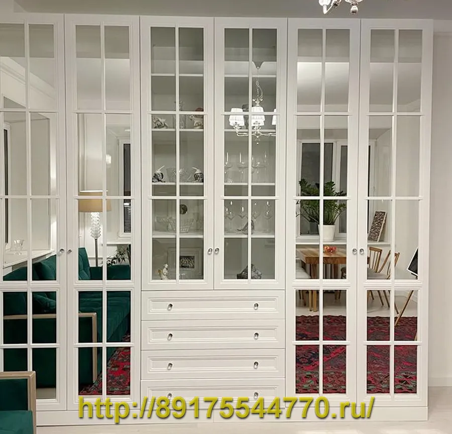 018-1 Шкаф в гостиной.
Фасады МДФ покраска.