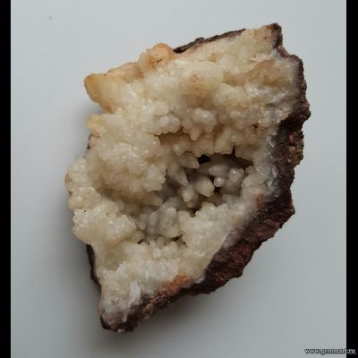 Кальцит на лимоните. Россия. 70*52*30мм