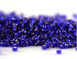 Toho 15/0 0028 Transparent Silver-Lined Cobalt / Прозрачный кобальт с серебряной линией внутри