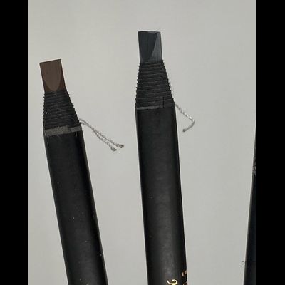 Эскизный карандаш чёрный с щеточкой