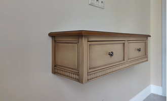 Полка-консоль навесная под ТВ с двумя ящиками.