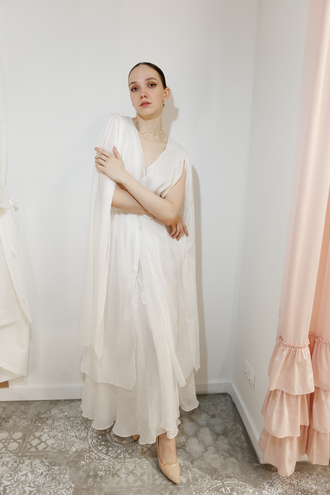 Будуарное платье из крапивы и шелка