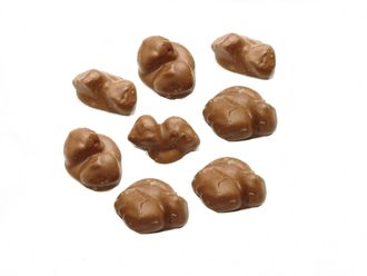 Шоколадное драже - конфеты. Клубника в молочном шоколаде 100 грамм