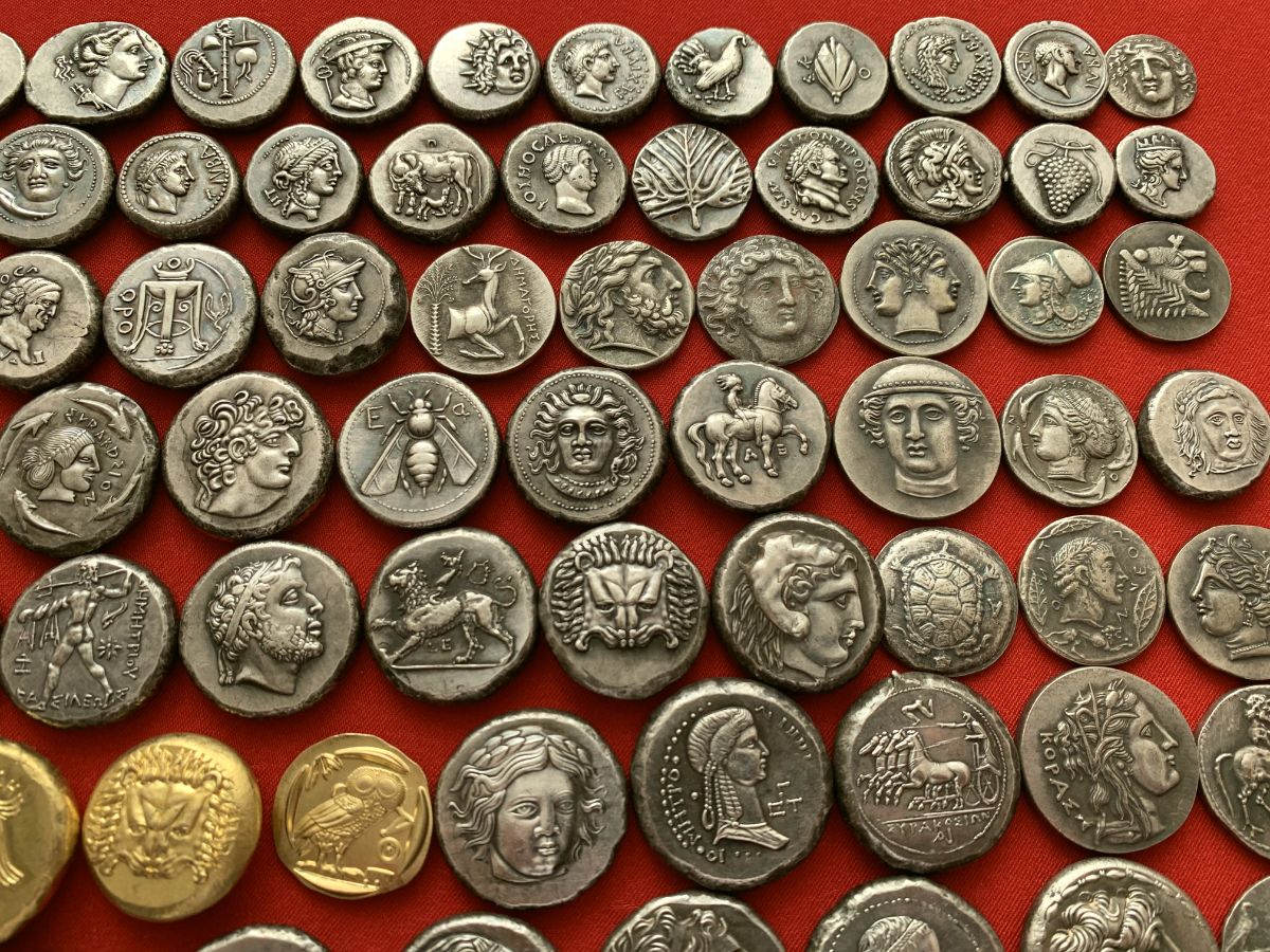 древние греко-римские монеты. самая древняя монета. итальянская золотая монета флорин. в какой стране было сделано монета. в какой стране было сделано монета.