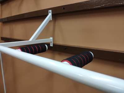 Турник с 3 хватами с неопреновыми ручками (TUR-004n)