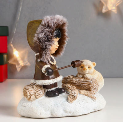 Новогодний сувенир с подсветкой "Малыш и белый медвежонок у костра" 12,5х8х13,5 см