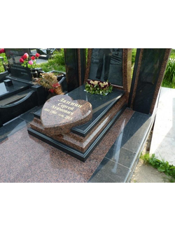 Гранитная плита в виде Сердца