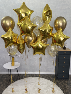 Набор из золотых шаров и звёзд