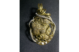 Тот же пирит в обрамлении - амулет здоровья