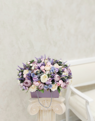 Композиция Максимус из искусственных цветов в коробке № УНС021 - неповторимый букет