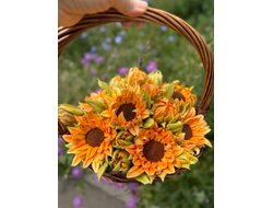 Корзина с зефирными подсолнухами