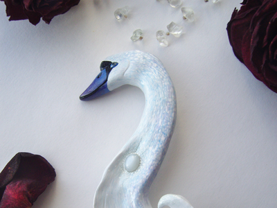 "Принцесса-Лебедь", волшебная брошь с натуральным лунным камнем (по мотивам "Лебединого озера")