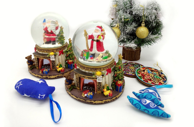 Большой Новогодний снежный шар музыкальный "У камина" 19*16*16см, (Два типа)