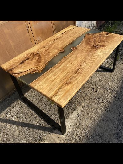 стол река из карагача с прозрачной смолой